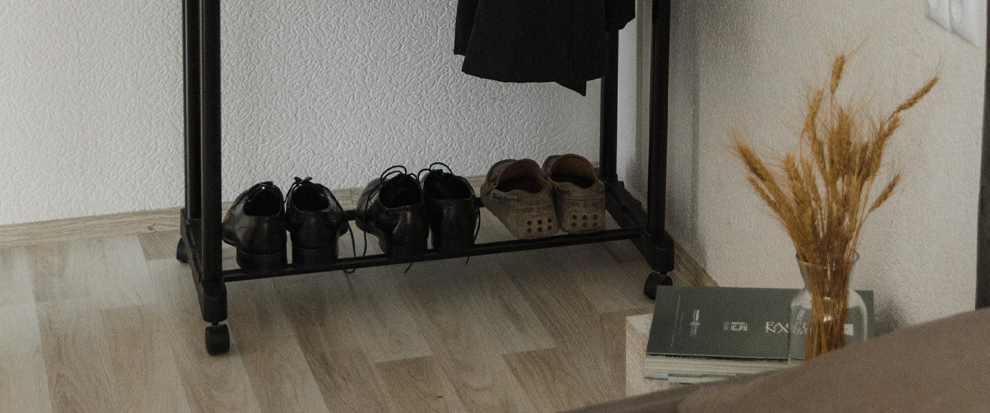 Szafki na buty oggi – meble, których naprawdę potrzebujesz